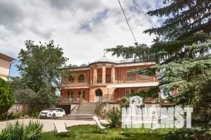 Дом 530м&sup2;, 2-этажный, посуточно, 