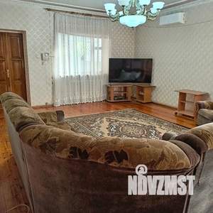Дом 150м&sup2;, 2-этажный, посуточно, 