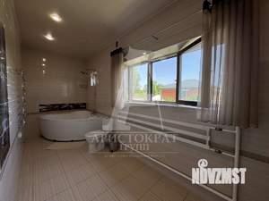 Дом 400м&sup2;, 3-этажный, на длительный срок, 