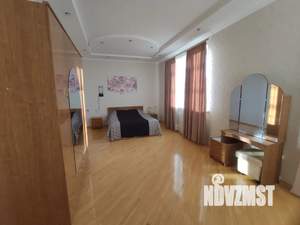 Дом 400м&sup2;, 3-этажный, посуточно, 