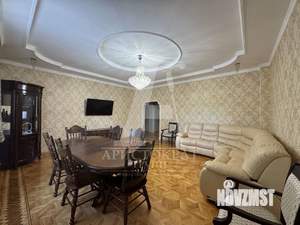 Дом 400м&sup2;, 3-этажный, на длительный срок, 