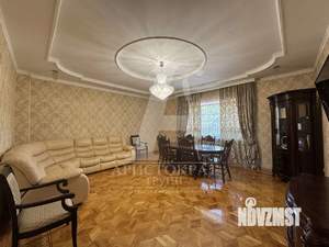 Дом 400м&sup2;, 3-этажный, на длительный срок, 