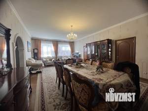 Дом 260м², 2-этажный, участок 6 сот.  