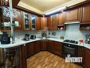 Дом 252м&sup2;, 3-этажный, участок 6 сот.  