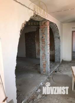 Дом 304м&sup2;, 1-этажный, участок 6 сот.  