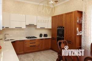 Дом 270м&sup2;, 3-этажный, участок 4 сот.  