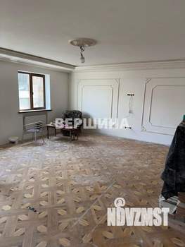 Дом 271м&sup2;, 2-этажный, участок 6 сот.  