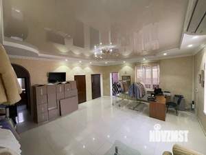 Дом 650м&sup2;, 3-этажный, участок 10 сот.  