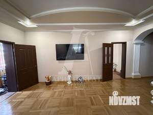 Дом 378м&sup2;, 3-этажный, участок 4 сот.  