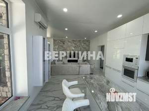 Дом 350м&sup2;, 3-этажный, участок 12 сот.  