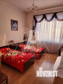 Дом 310м², 2-этажный, участок 6 сот.  