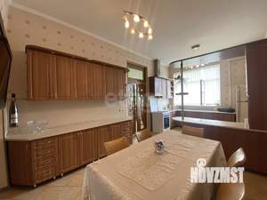 Дом 496м&sup2;, 3-этажный, участок 7 сот.  