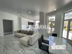 Дом 350м&sup2;, 3-этажный, участок 12 сот.  