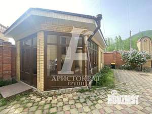 Дом 522м&sup2;, 3-этажный, участок 8 сот.  