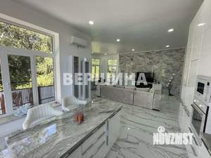 Дом 350м&sup2;, 3-этажный, участок 12 сот.  
