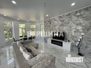 Дом 350м&sup2;, 3-этажный, участок 12 сот.  