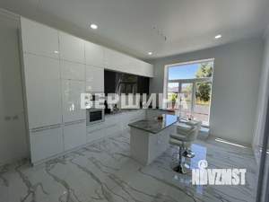 Дом 350м&sup2;, 3-этажный, участок 12 сот.  