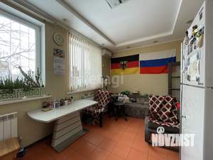 Дом 212м&sup2;, 3-этажный, участок 8 сот.  