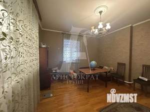 Дом 255м&sup2;, 3-этажный, участок 4 сот.  