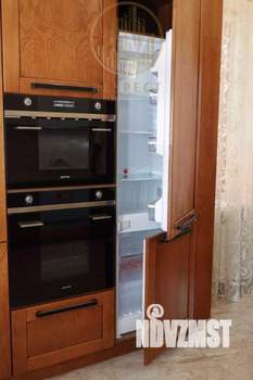 Дом 270м&sup2;, 3-этажный, участок 4 сот.  