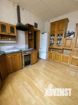 Дом 320м&sup2;, 3-этажный, участок 7 сот.  