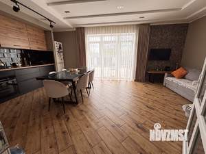 Дом 220м&sup2;, 2-этажный, участок 6 сот.  