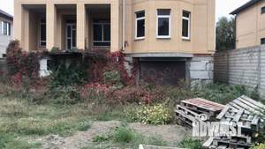 Дом 956м&sup2;, 4-этажный, участок 8 сот.  