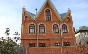 Дом 160м&sup2;, 3-этажный, участок 7 сот.  