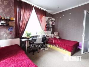 Дом 200м&sup2;, 2-этажный, участок 3 сот.  