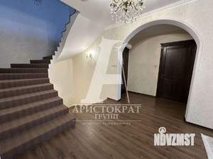 Дом 540м&sup2;, 3-этажный, участок 5 сот.  
