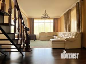 Дом 271м&sup2;, 3-этажный, участок 6 сот.  