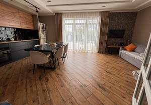 Дом 220м&sup2;, 2-этажный, участок 6 сот.  