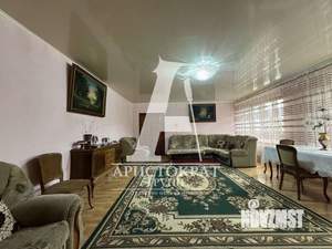Дом 500м&sup2;, 3-этажный, участок 10 сот.  