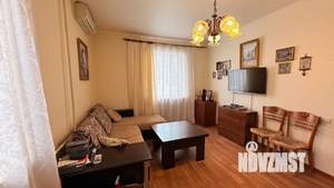 2-к квартира, вторичка, 38м2, 1/4 этаж