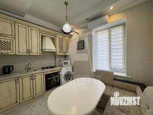 2-к квартира, вторичка, 250м2, 2/3 этаж