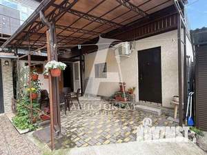 3-к квартира, вторичка, 71м2, 1/1 этаж